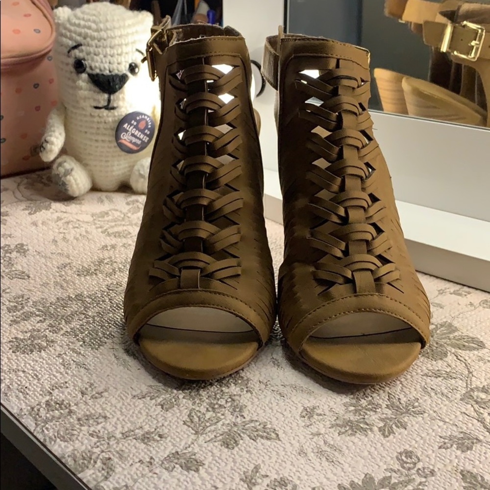 Sandals 👡 - Picture 2 of 4